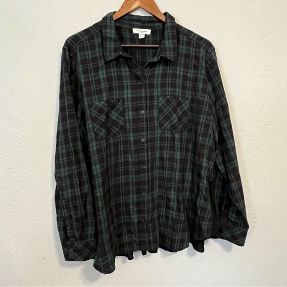 Women's Beach Lunch Lounge Green & Black Plaid Button Down Shirt - Picture 2 of 8